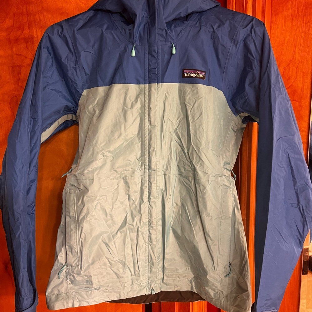 Patagonia woman’s Torrentshell Jacket Blue/Light Blue size xs H2no